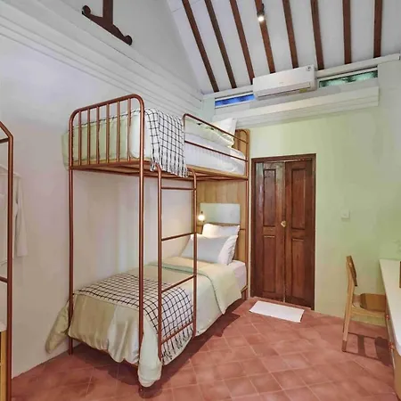 Chendela Yogyakarta Bed & Breakfast Exterior photo